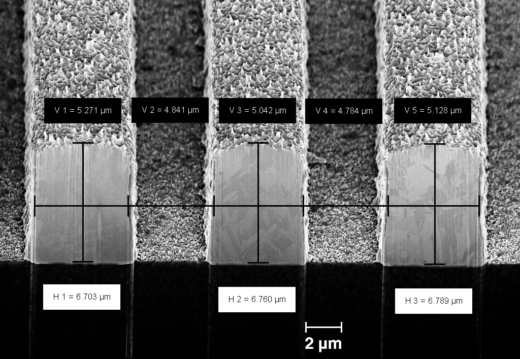 Micrograph of 2 µm line/space resist patterned by a LUXBEAM® photohead on a packaging substrate